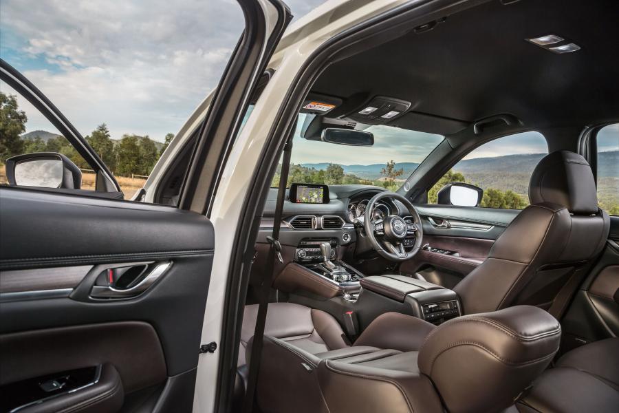 Интерьер Mazda CX-8 2018 года  (AU) (фото 24 из 39)